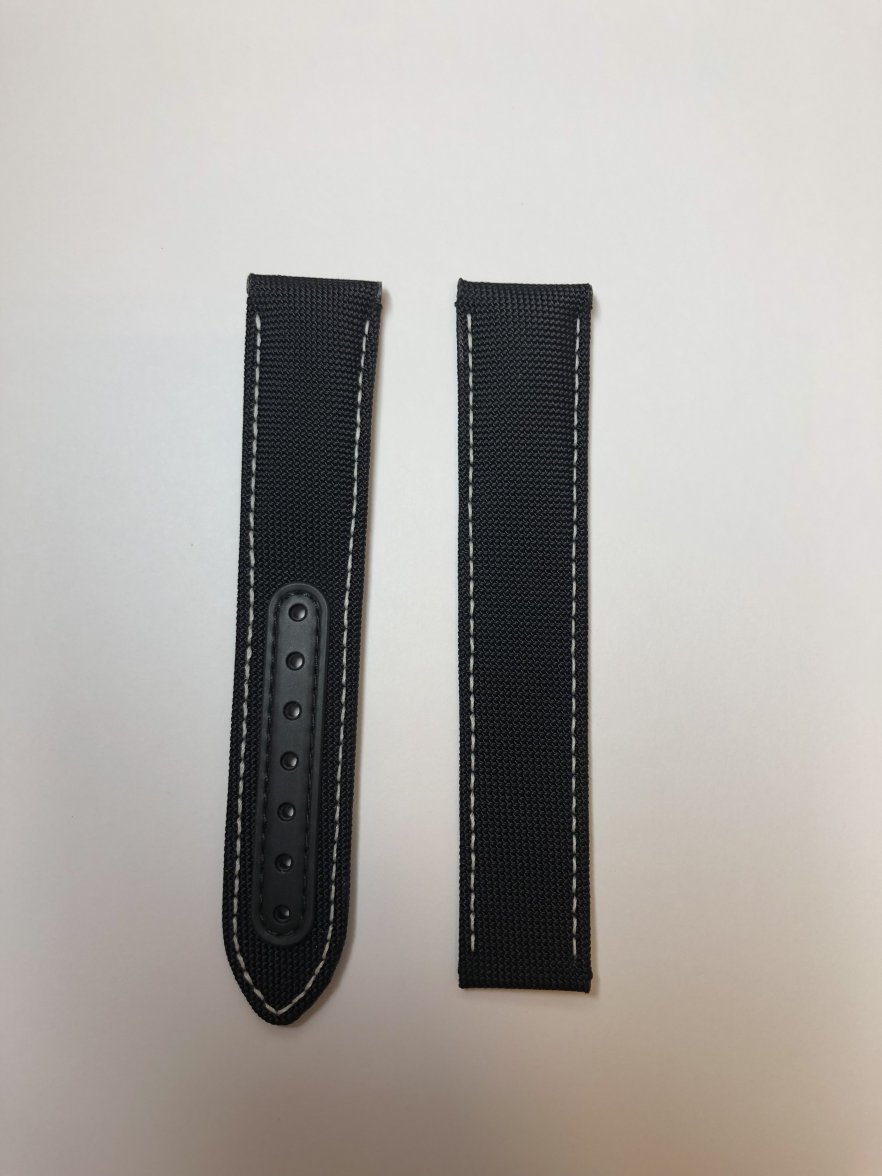 omega speedmaster snoopy strap