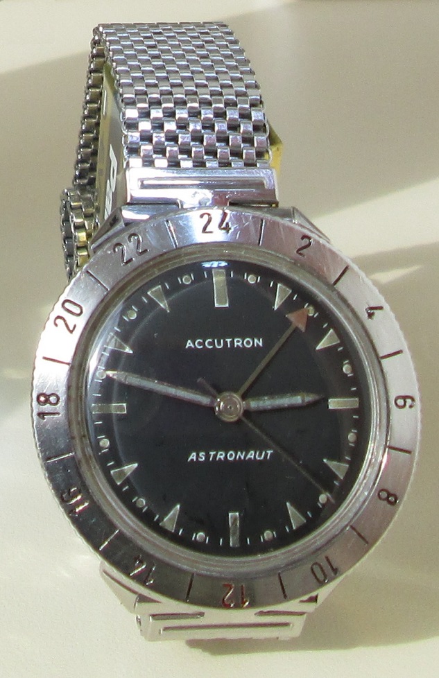 Accutron_MoonwatchUniverse.jpg