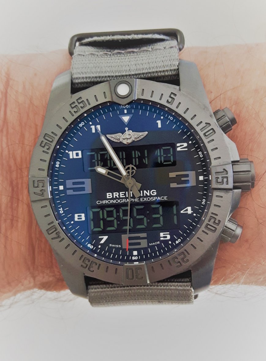 B55 Ash Grey strap 01-Crop.jpg