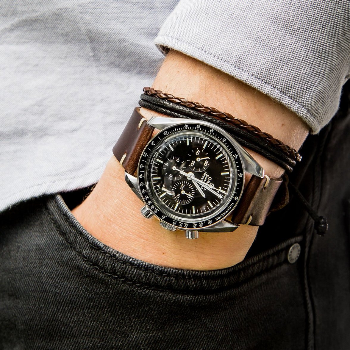 brown_hand_2048x.jpg brown_hand_2048x.jpg