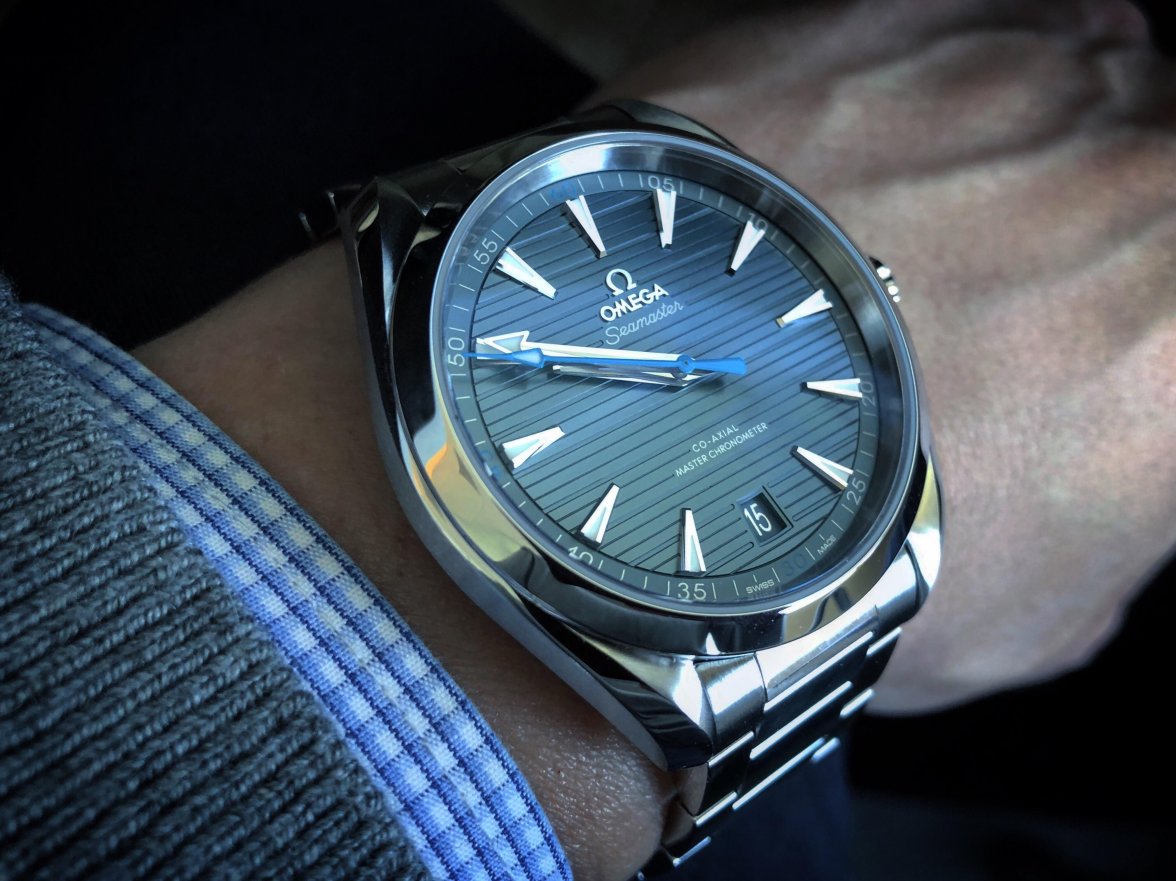 Omega 220.10.41.21.03.002.jpg