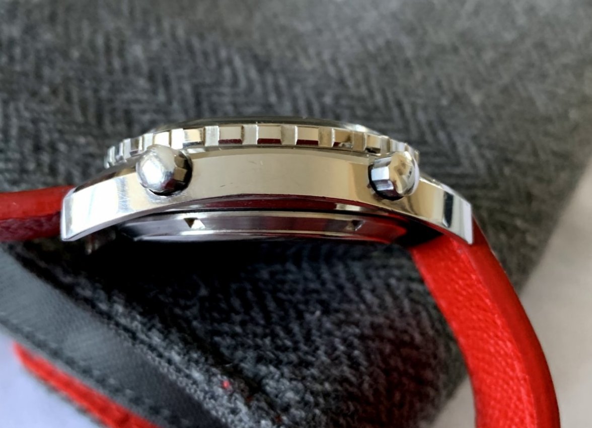 Heuer Autavia 1163 pre-viceroy - side view - chrono pushers.jpg Heuer Autavia 1163 pre-viceroy - side view - chrono pushers.jpg