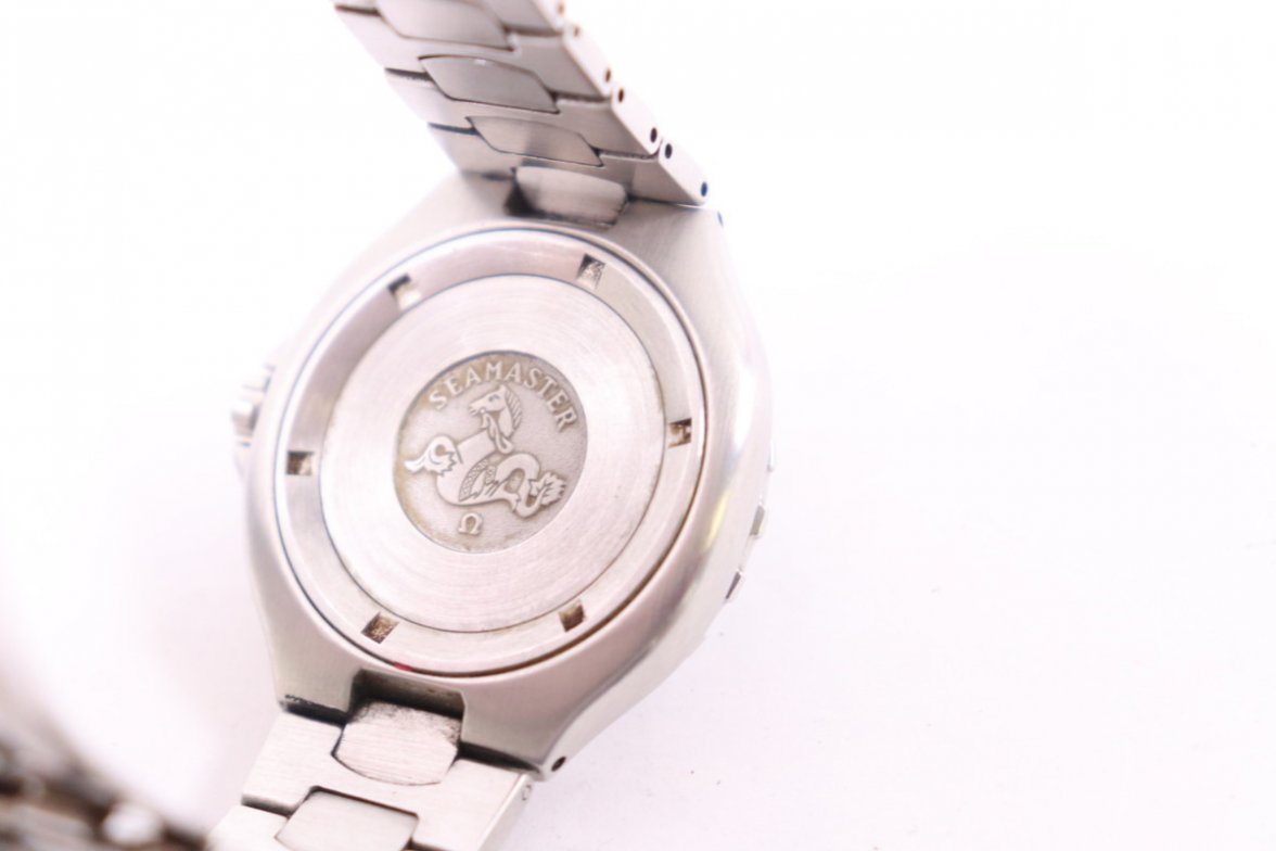 Red Dot - Does that mean battery has been inside case since 1988!!!.jpg