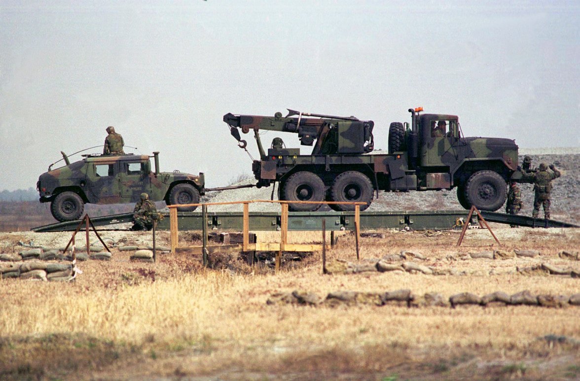 a-m-936-5-ton-wrecker-tows-a-high-mobility-multipurpose-wheeled-vehicle-hmmwv-40f798-1600.jpg