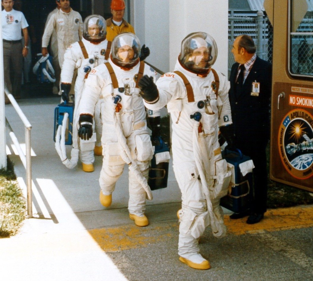 1975_July15_ASTP_NASAworm.jpg