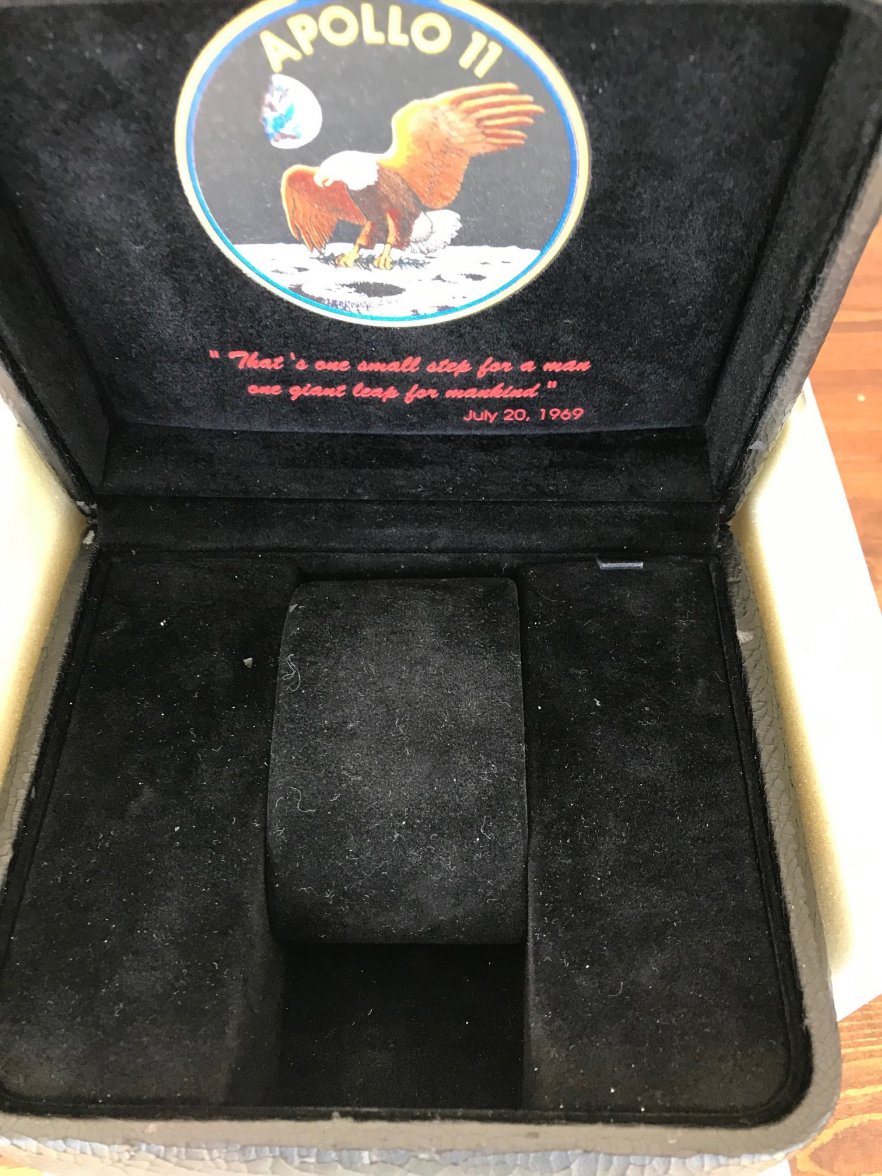 omega apollo 13 35th anniv box.jpg omega apollo 13 35th anniv box.jpg